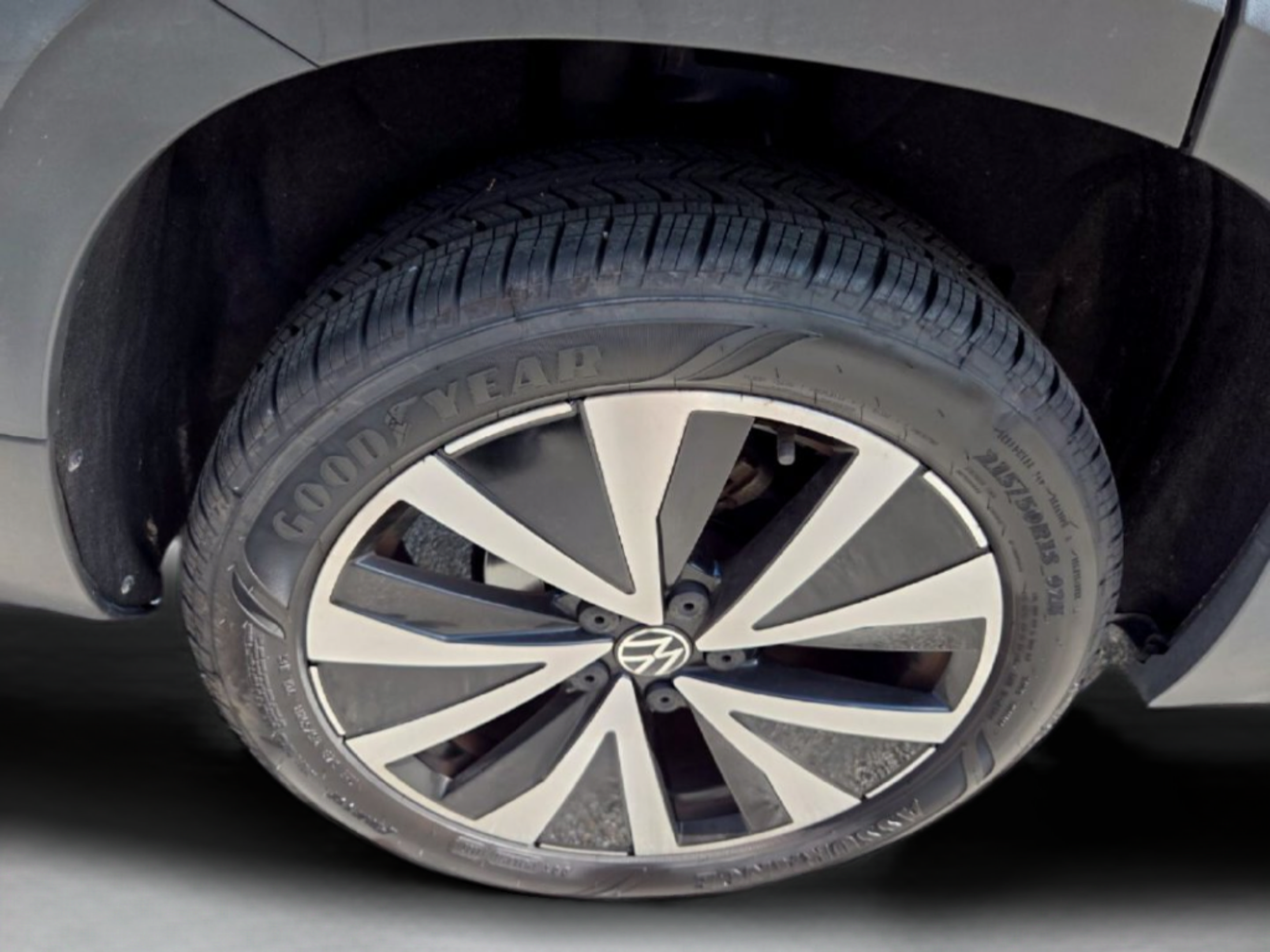 Used 2022 Volkswagen Taos SE w/ Panoramic Sunroof Package FWD image 18