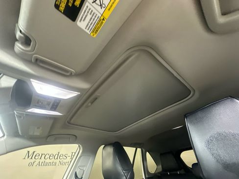 Used 2022 Toyota RAV4 XLE w/ Convenience Package FWD image 8