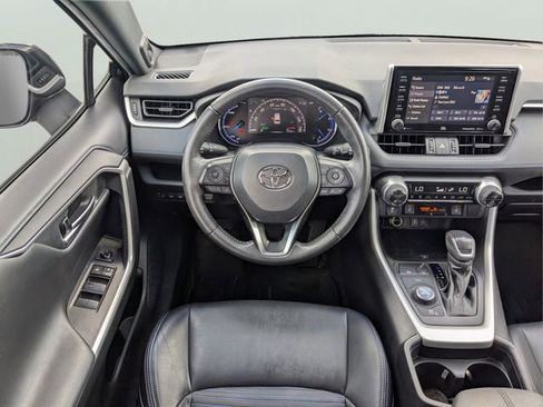 Used 2021 Toyota RAV4 XSE AWD/4WD image 18