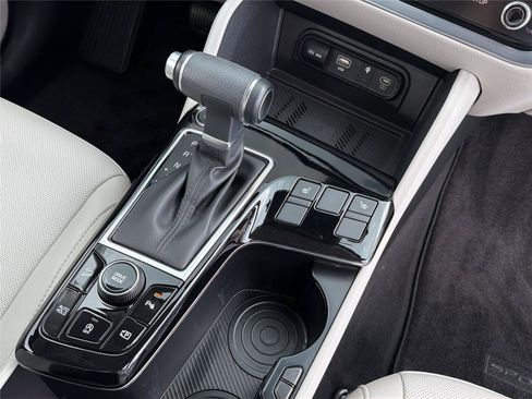 Used 2025 Kia Sportage EX FWD image 19