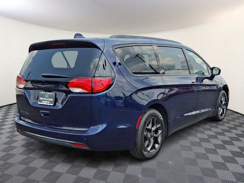 Used 2020 Chrysler Pacifica Touring-L Plus w/ S Appearance Package FWD image 7