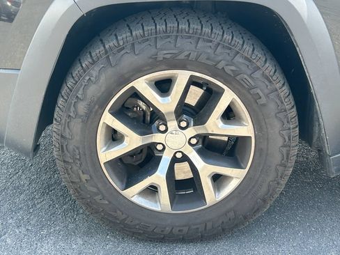 Used 2014 Jeep Cherokee Trailhawk w/ Leather Interior Group AWD/4WD image 13
