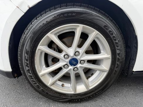 Used 2018 Ford Focus SE FWD image 24