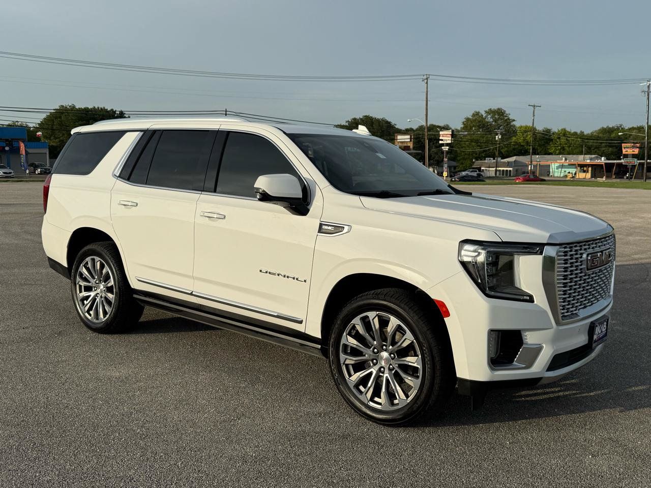 Used 2021 GMC Yukon Denali w/ Denali Premium Package AWD/4WD image 2