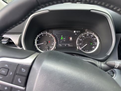 Used 2024 Toyota Highlander XLE image 7