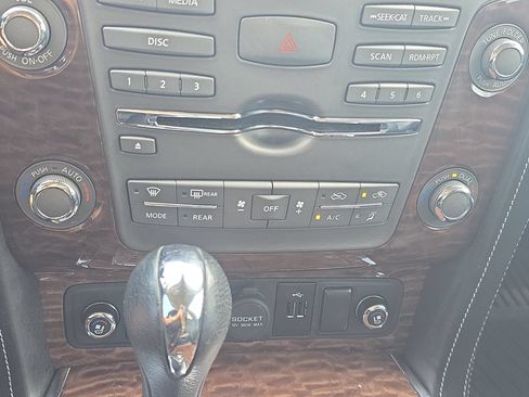 Used 2020 Nissan Armada Platinum w/ Captain's Chairs Package AWD/4WD image 24