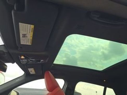 Used 2025 BMW X2 xDrive28i image 3