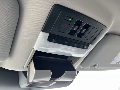 New 2025 Nissan Pathfinder SV w/ SV Premium Package image 35