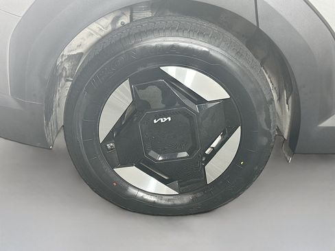 Used 2024 Kia EV9 Light RWD image 11