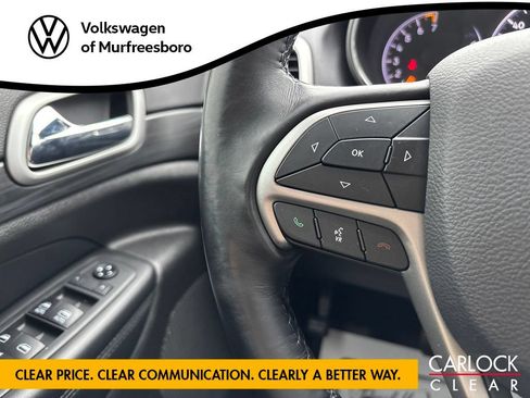 Used 2020 Jeep Grand Cherokee Laredo AWD/4WD image 19