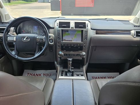 Used 2019 Lexus GX 460 w/ Navigation Package image 35