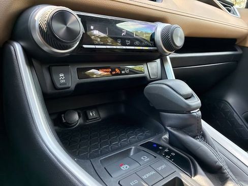 Used 2019 Toyota RAV4 LE image 31