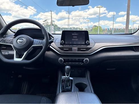 Certified 2025 Nissan Altima 2.5 SV FWD image 9