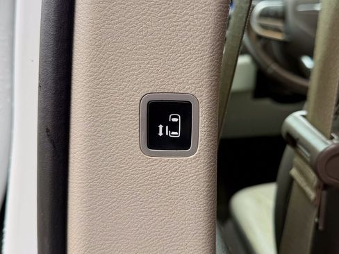 Used 2017 Chrysler Pacifica Touring-L FWD image 16