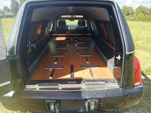 Used 2011 Cadillac DTS Limousine FWD image 12