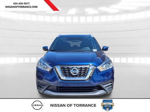 Used 2019 Nissan Kicks SV FWD image 2