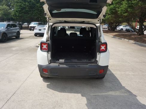 Used 2021 Jeep Renegade Latitude FWD image 15