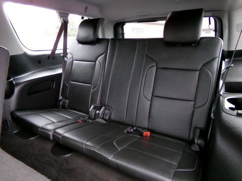 Used 2018 Chevrolet Suburban LT image 38