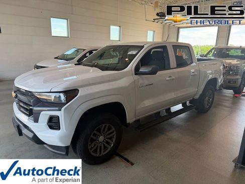 Used 2025 Chevrolet Colorado LT w/ Advanced Trailering Package AWD/4WD image 1