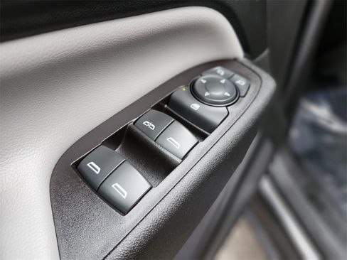 Used 2021 Chevrolet Equinox LS w/ LPO, Floor Liner Package image 15