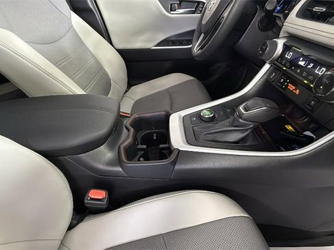 Used 2022 Toyota RAV4 Limited image 38