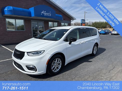 Used 2024 Chrysler Pacifica Touring-L image 1