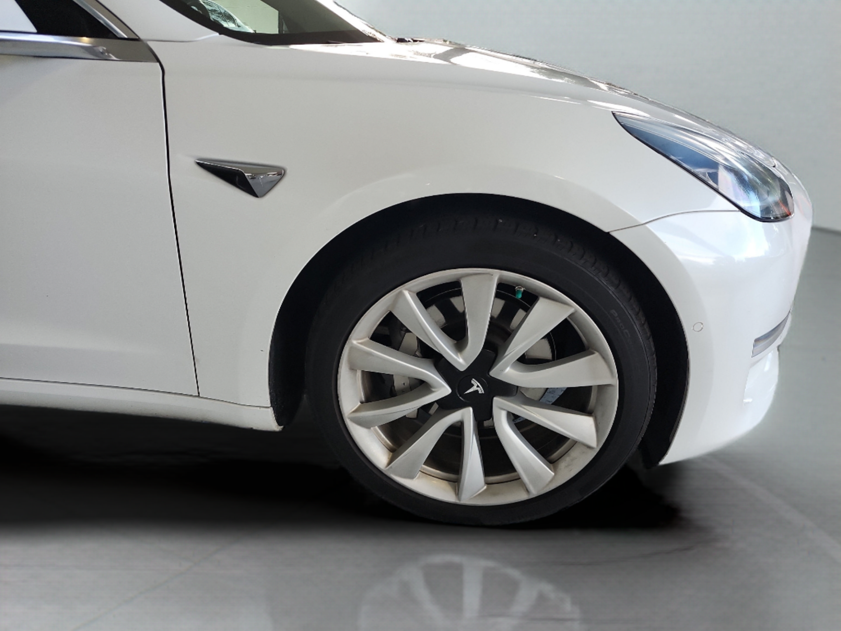 Used 2018 Tesla Model 3 Long Range RWD image 29