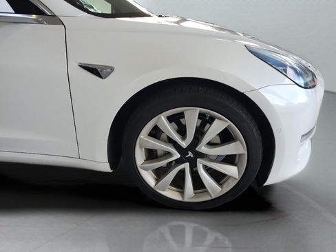 Used 2018 Tesla Model 3 Long Range RWD image 29
