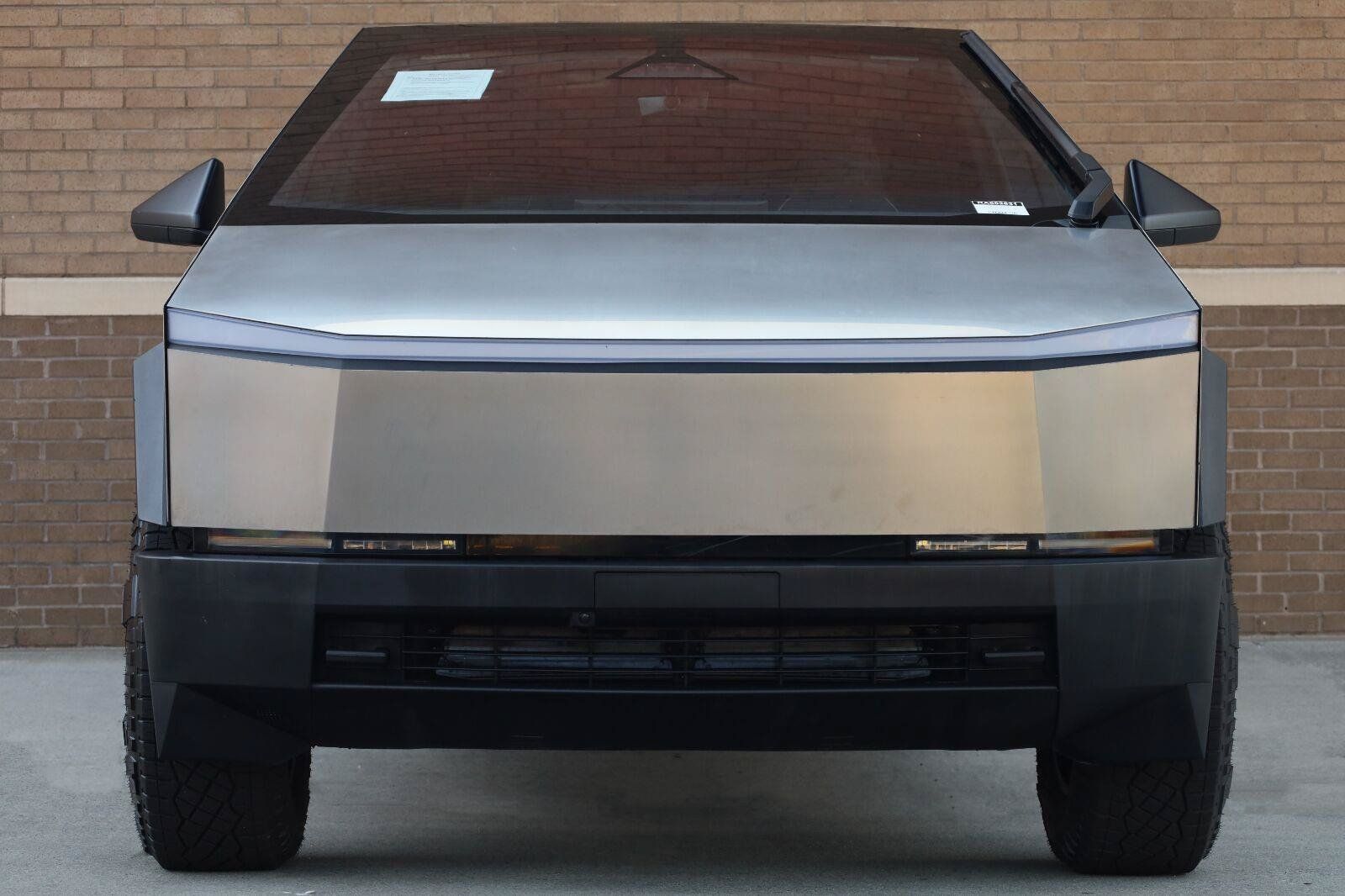 Used 2024 Tesla Cybertruck AWD Crew Cab image 6