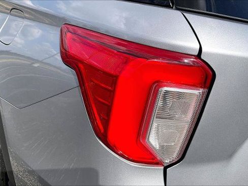 Certified 2023 Ford Explorer Limited AWD/4WD image 24