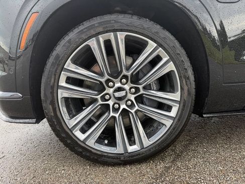 Certified 2026 Cadillac Vistiq Platinum w/ LPO, Floor Liner Package AWD/4WD image 14