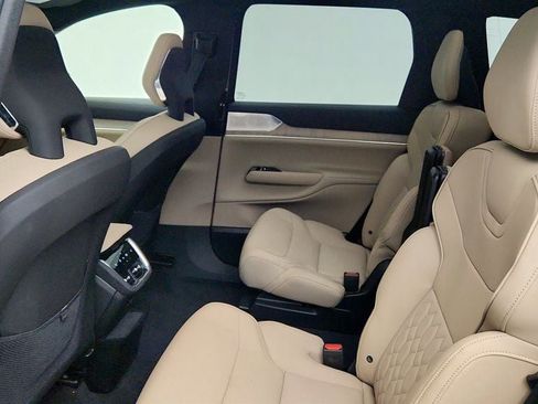 Used 2025 Volvo EX90 Ultra AWD/4WD image 18
