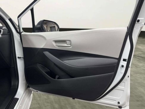 Used 2024 Toyota Corolla LE image 18