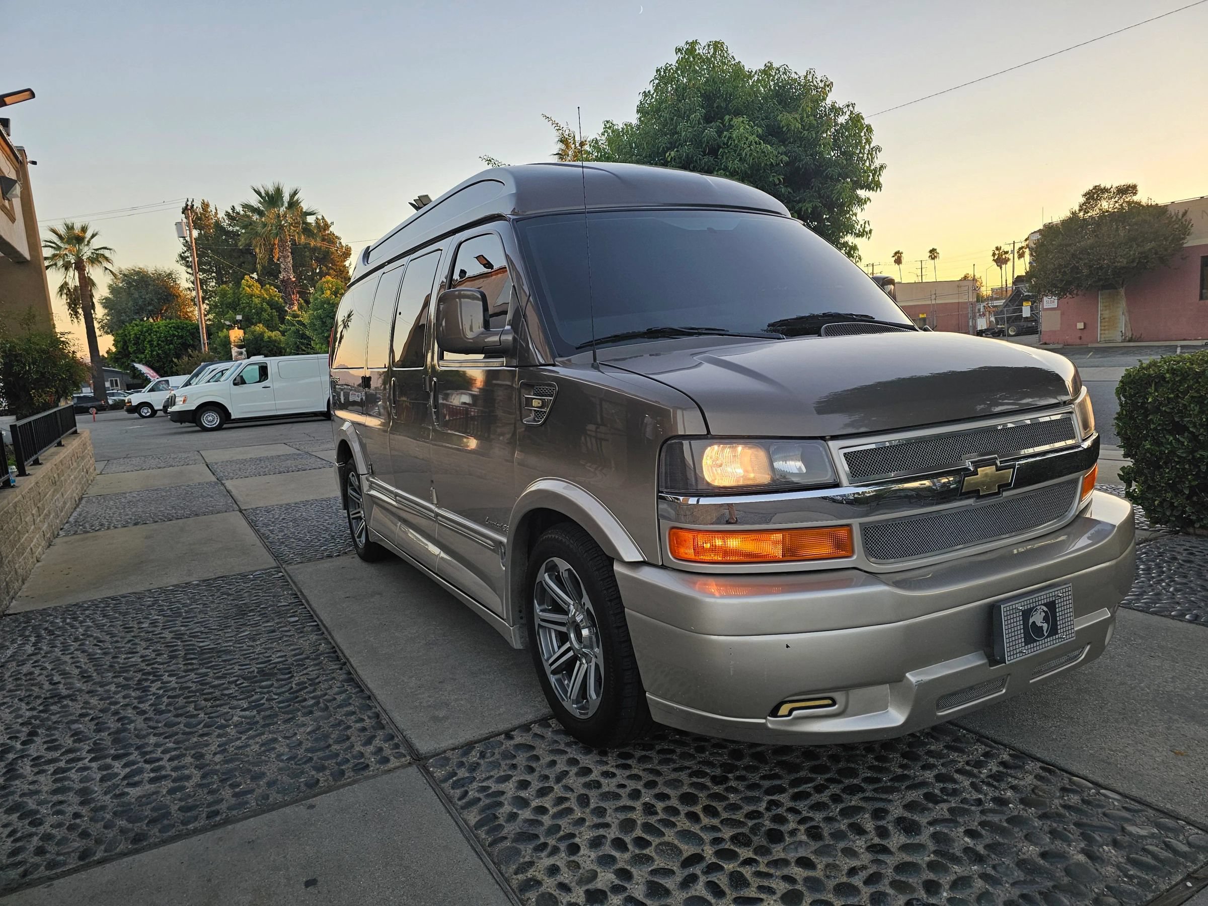 Used 2016 Chevrolet Express 2500 RWD image 3
