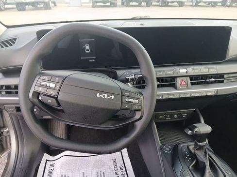 Used 2025 Kia K4 LXS image 12