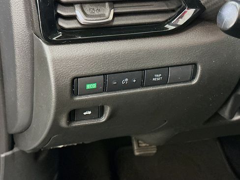 Used 2024 Nissan Sentra SV image 17