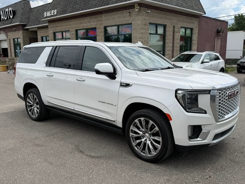 Used 2021 GMC Yukon XL Denali w/ Denali Premium Package AWD/4WD image 7