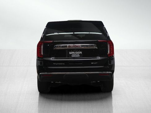 Used 2024 GMC Yukon SLT w/ SLT Luxury Package image 5