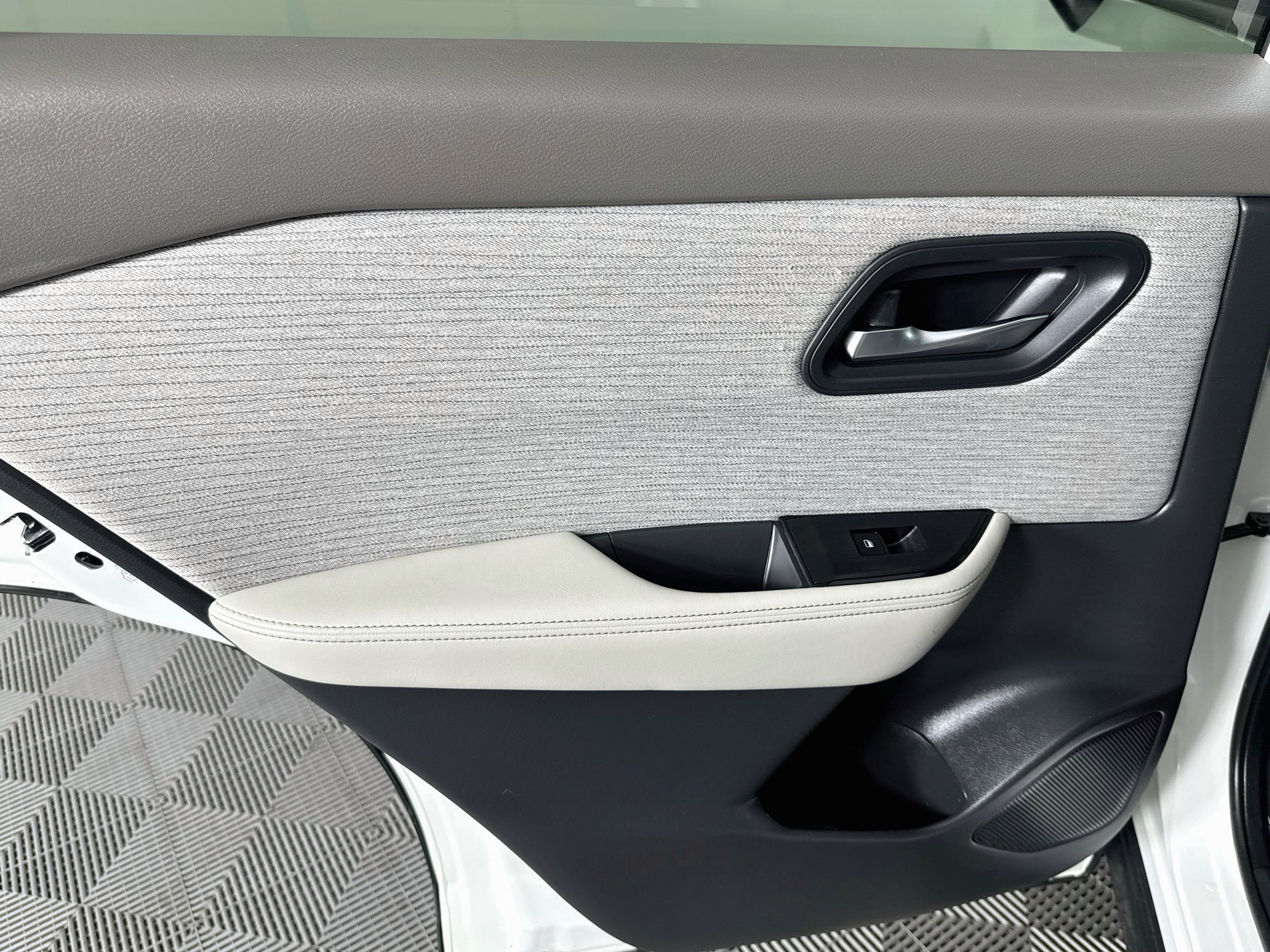 Used 2022 Nissan Rogue SV FWD image 43