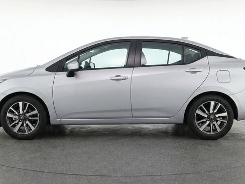 Used 2025 Nissan Versa SV FWD image 5