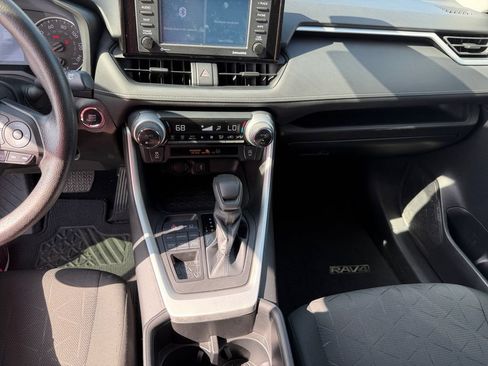 Used 2022 Toyota RAV4 XLE AWD/4WD image 25