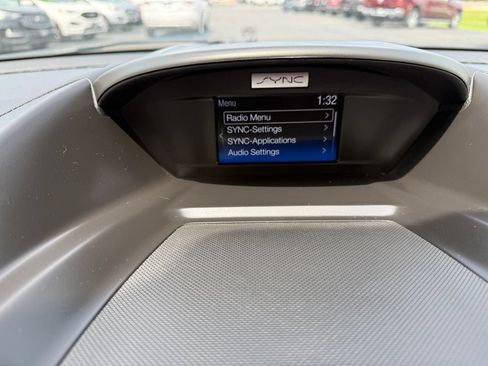 Used 2017 Ford Escape SE w/ SE Sport Appearance Package AWD/4WD image 28