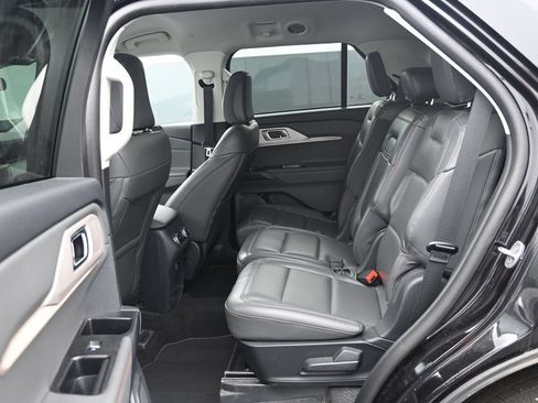 Used 2025 Ford Explorer Active w/ Active Comfort Package AWD/4WD image 17