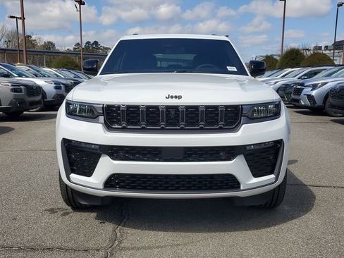 New 2026 Jeep Grand Cherokee Limited AWD/4WD image 2