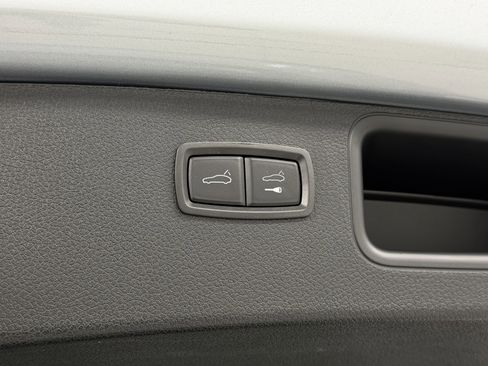 Certified 2025 Porsche Macan image 56