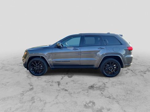 Used 2018 Jeep Grand Cherokee Altitude AWD/4WD image 5