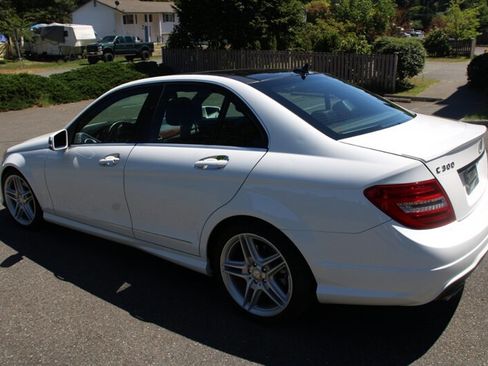 Used 2013 Mercedes-Benz C 300 4MATIC Sedan image 4