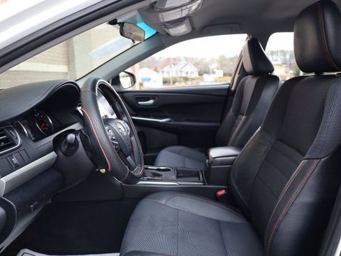 Used 2016 Toyota Camry SE image 14