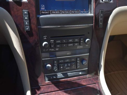 Used 2011 Cadillac Escalade Premium AWD/4WD image 24