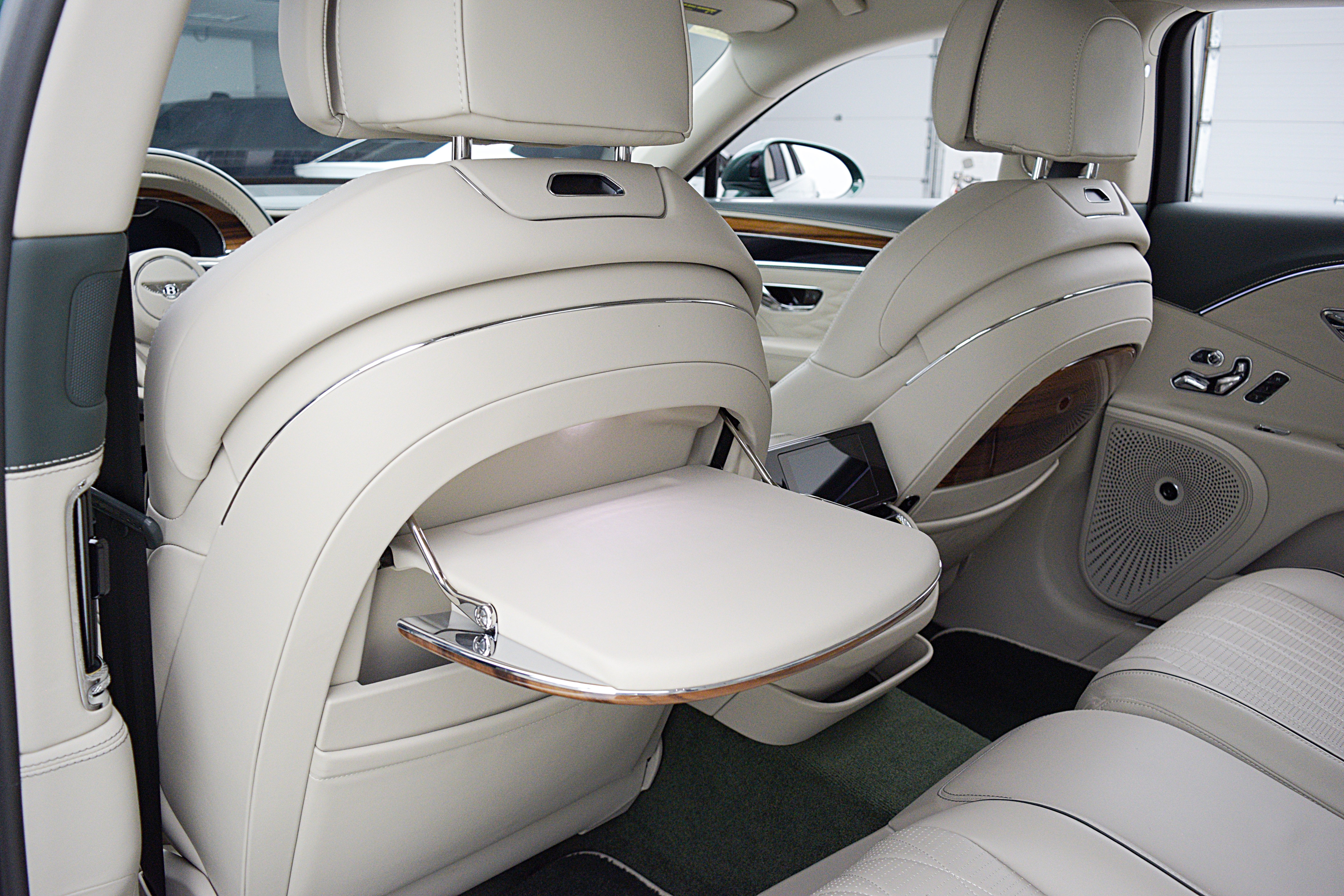 Certified 2022 Bentley Flying Spur V8 AWD/4WD image 28